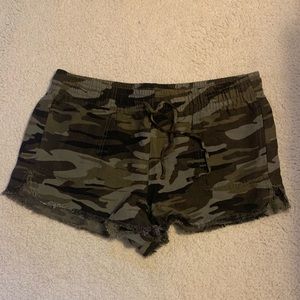 Camo Express linen shorts